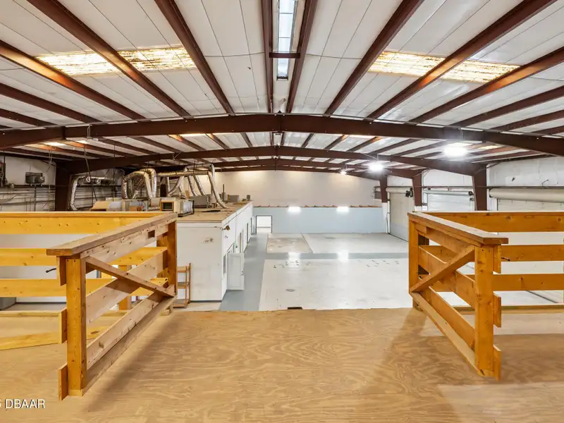 Flexible Commercial Lease: 19,000 Sq Ft Available in Prime Location