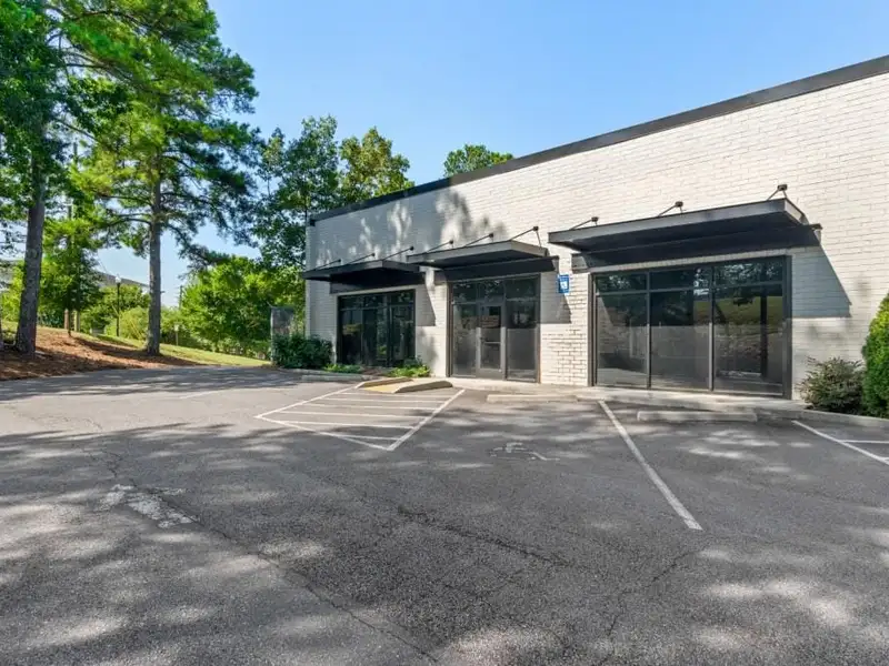 Industrial/flex Building in Prime Atlanta Location with Recent Upgrades and Parking Options