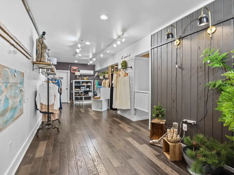 Retail Space for Lease in Pawleys Island's Island Shops - 1,722 Sf