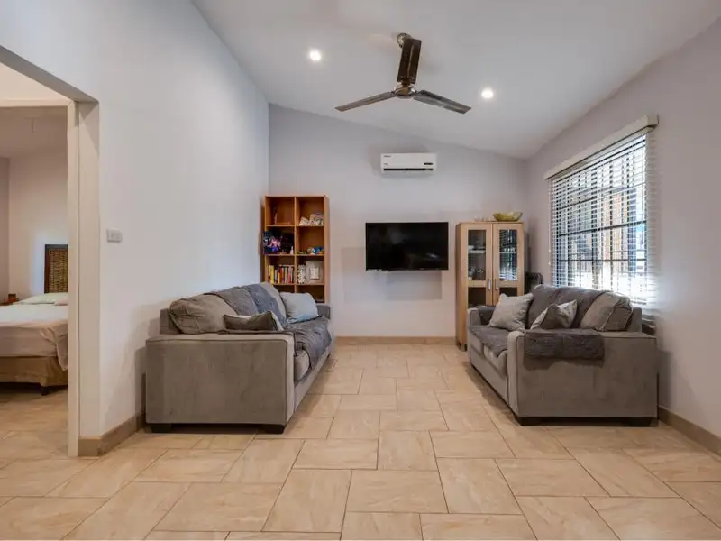 Centrally Located Guest House Apartments in Flamingo Beach, Costa Rica