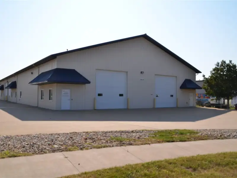 Flex Warehouse with Office Space and Heated Area Near I-380 Exposure