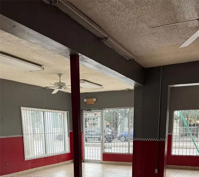 Versatile Commercial Space Available for Various Business Opportunities