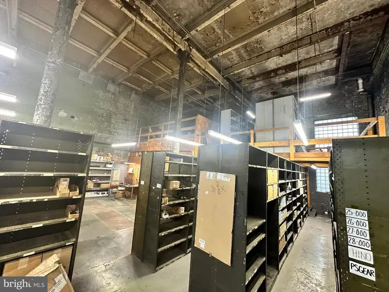 Industrial Building with 6 Bay Truck Repair Facility on 1.47 Acres Near Downtown