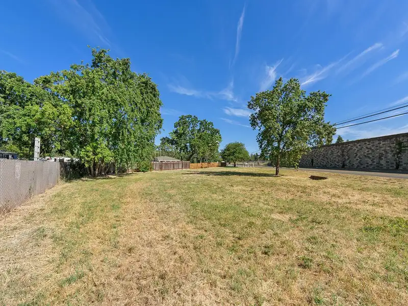 Gateway Commercial Lot for Development in Central Windsor with Highway 101 Visibility