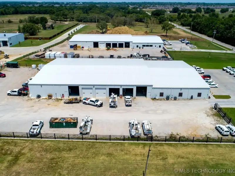 Fully Leased Office/warehouse with Nnn Lease in Prime Location, 45,000 Sf Yard Space