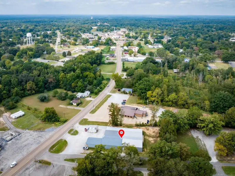 Large Commercial Building on Highway 412e in Parsons with Extensive Frontage and Warehouse Space
