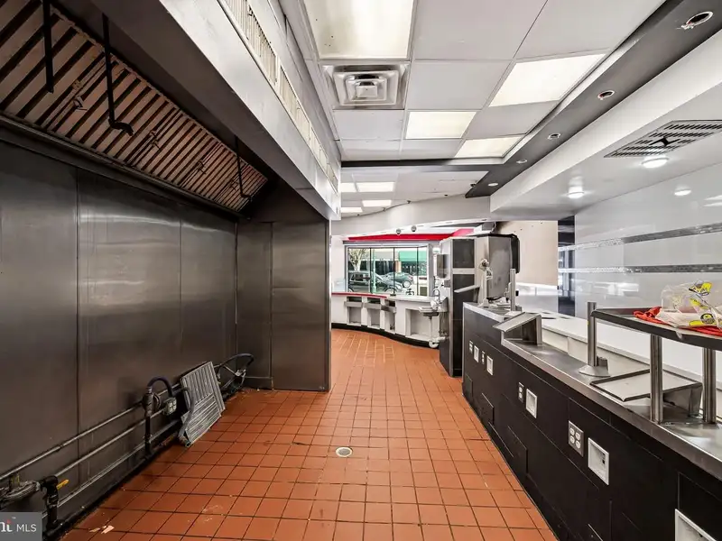 Two Storefronts in Towson: Restaurant and Vacant Space for Lease