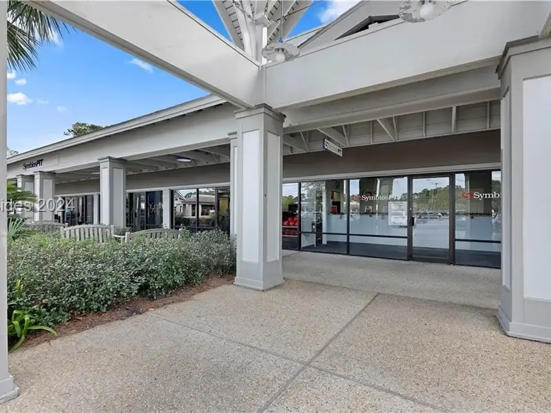 5,000 Sq Ft Retail Sublease in Port Royal Plaza with High Visibility