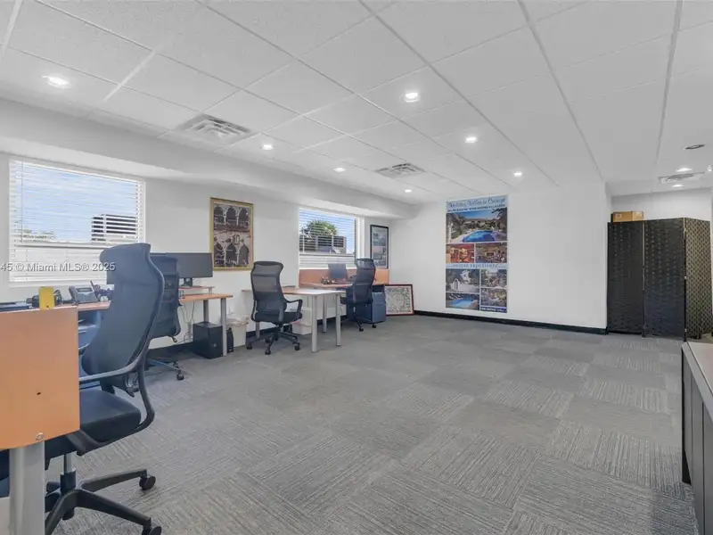 Modern 853 Sf Office Suite in Prime Fort Lauderdale Location with Parking