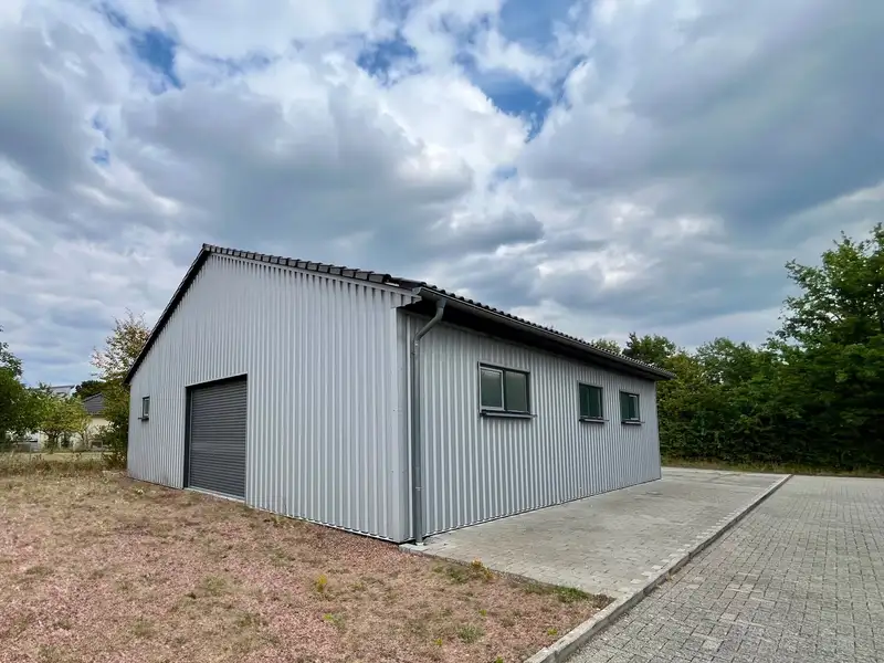 Versatile Warehouse with Approved Expansion Potential in Prime Location, 195 M² on 534 M² Plot