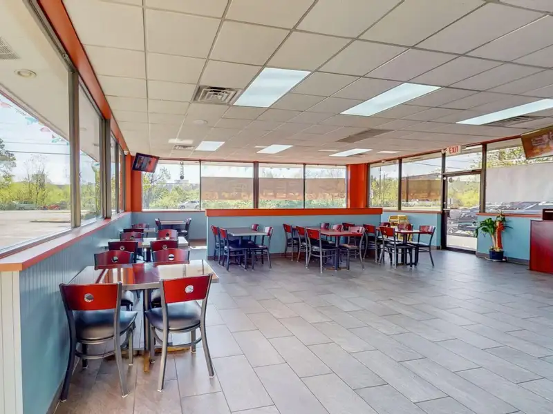 Prime Commercial Restaurant Space in High-traffic Location, 2915 Sq. Ft.