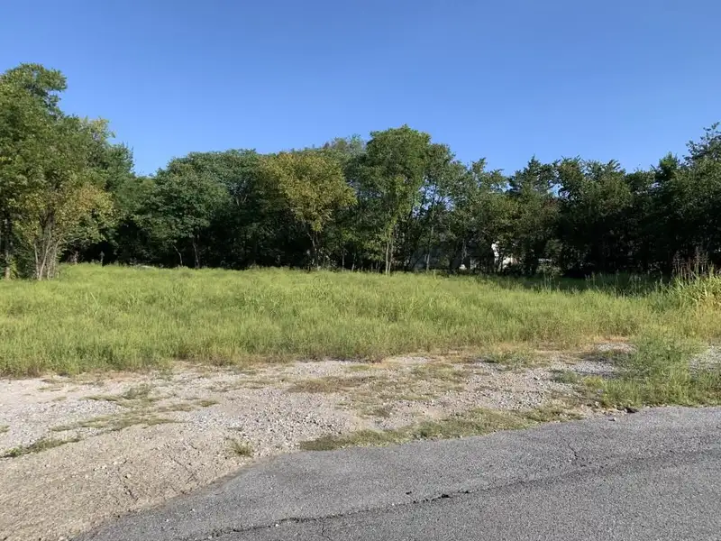 Mid-town Batesville Property with 1.5 Acres Near Neeley St.