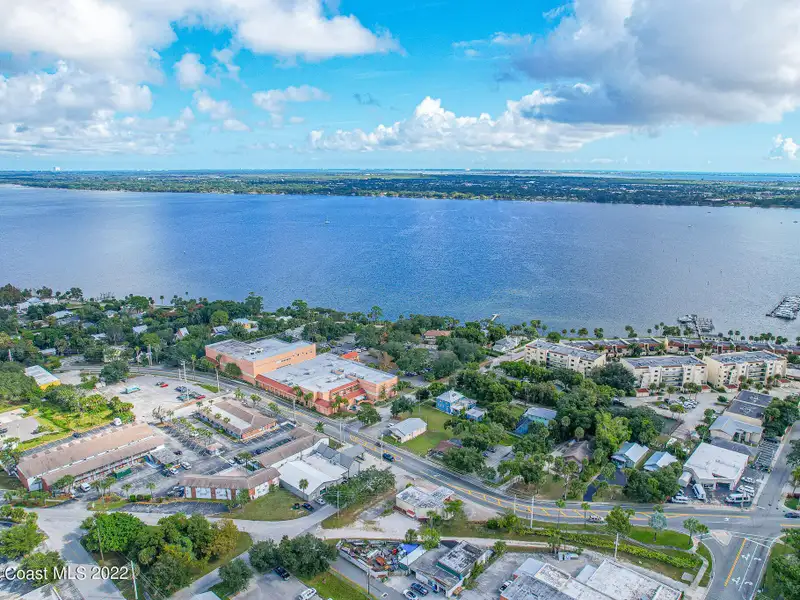 Versatile 1,092 Sq. Ft. Commercial Building Near Cocoa Village with Ample Parking