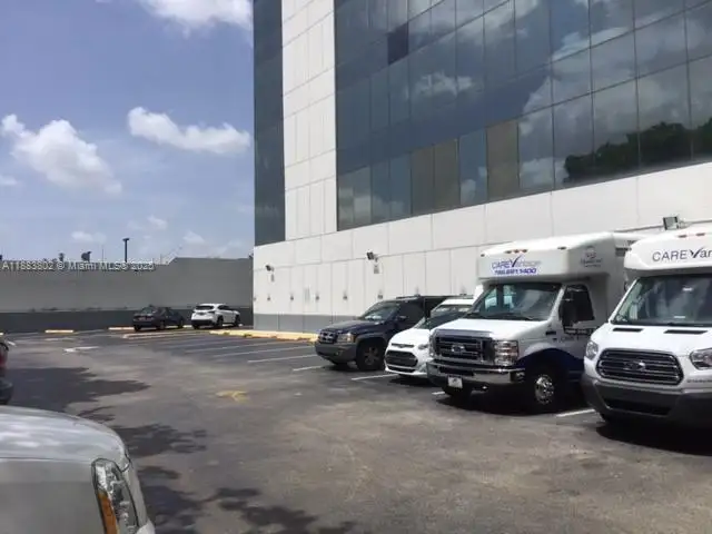 Spacious Corner Medical Office Unit in Central Hialeah – 2,552 Sq Ft
