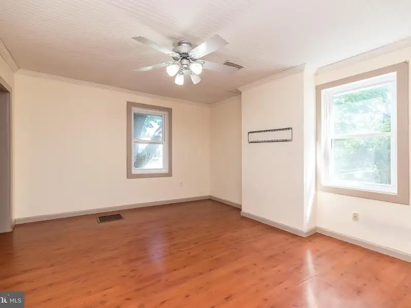 Auto Repair Shop with Residential Income Opportunity in Prime Location