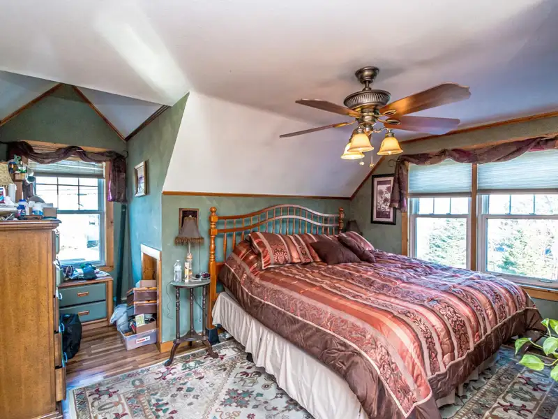 Du Bee Inn: Versatile Bed-and-breakfast with Mountain Views in the Great North Woods