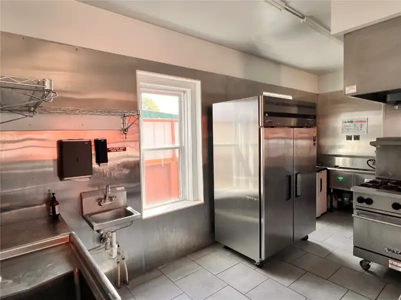 Turn-key Restaurant Space for Lease in Mt. Vernon with Fully Equipped Kitchen