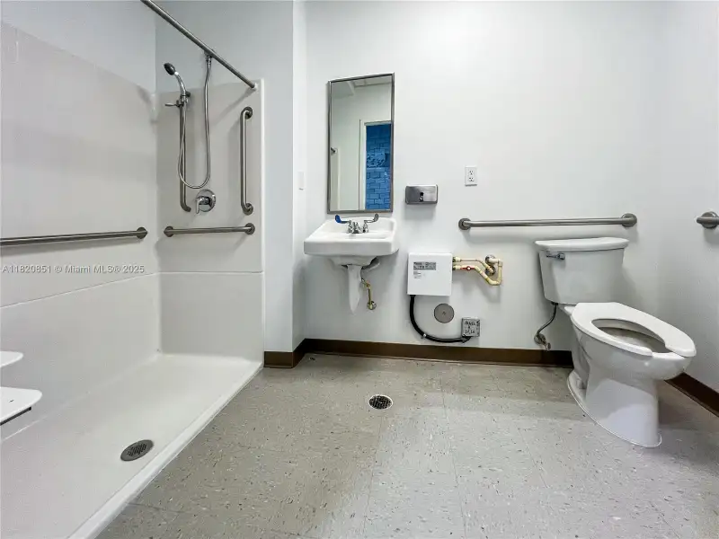 New 2,640 Sq. Ft. Warehouse in Homestead, Fl - Ideal for Storage and Business Operations