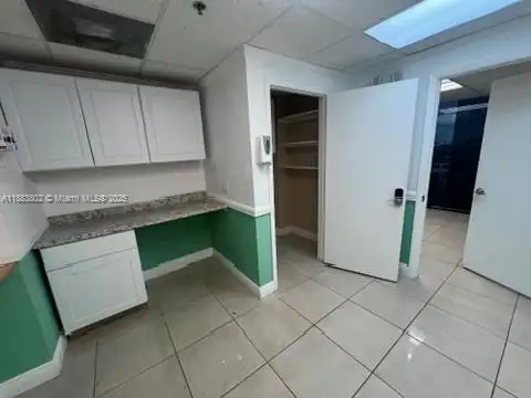 Spacious Corner Medical Office Unit in Central Hialeah – 2,552 Sq Ft