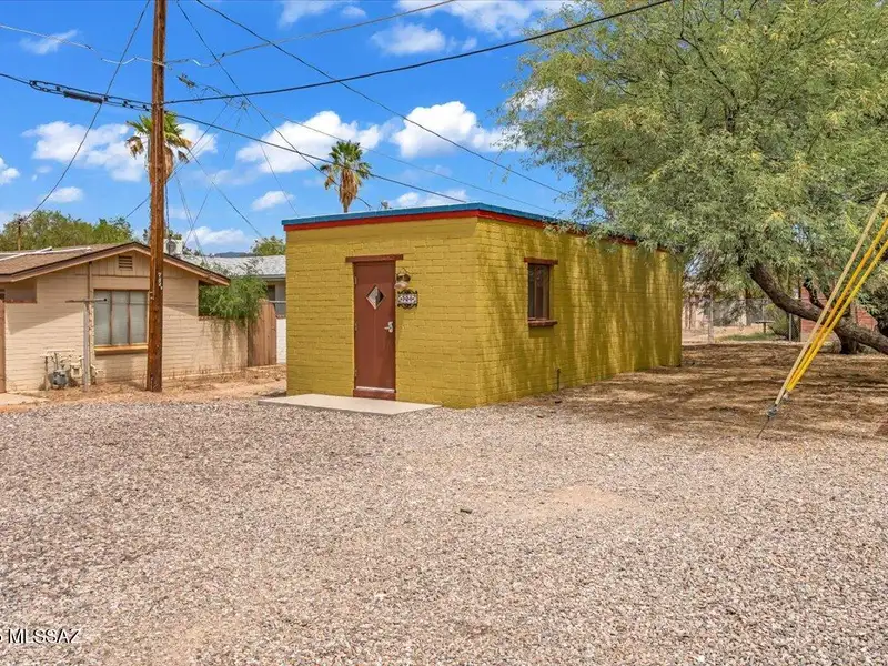 Fully Renovated Multi-family Property in Miramonte Neighborhood with 6 Apartments