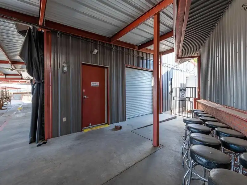 Prime Restaurant/bar on 1.24 Acres with Ample Parking and Outdoor Dining