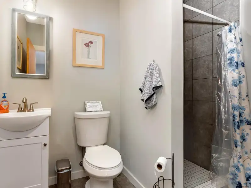 Renovated Pub and Hotel in Prime Woodstock Location with Restaurant and Apartments