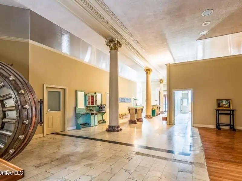 Income Producing Mixed-use Building in Downtown Natchez with Offstreet Parking