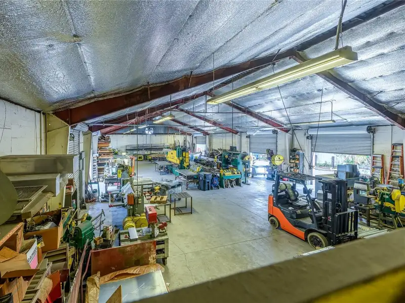 Masonry Warehouse with Office and Six Bay Doors in Drew Park
