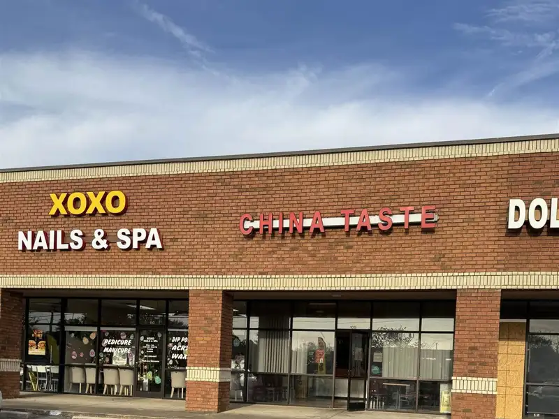 Retail Bay for Restaurant in High-traffic Area - 1400 Sf Available