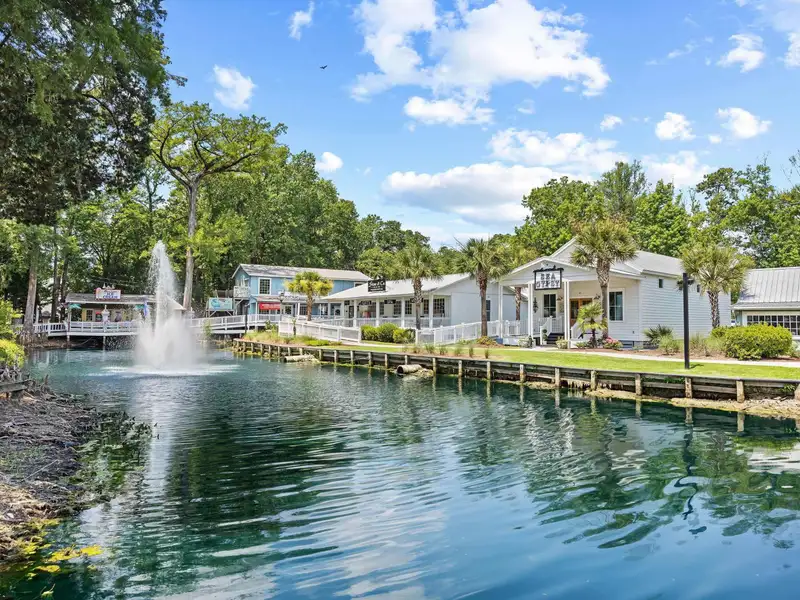 Retail Space for Lease in Pawleys Island's Island Shops - 1,722 Sf