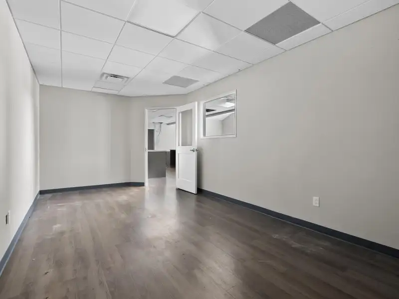 Class a Retail/office Space in Vineyard Parkway Business Park, Texas Corners