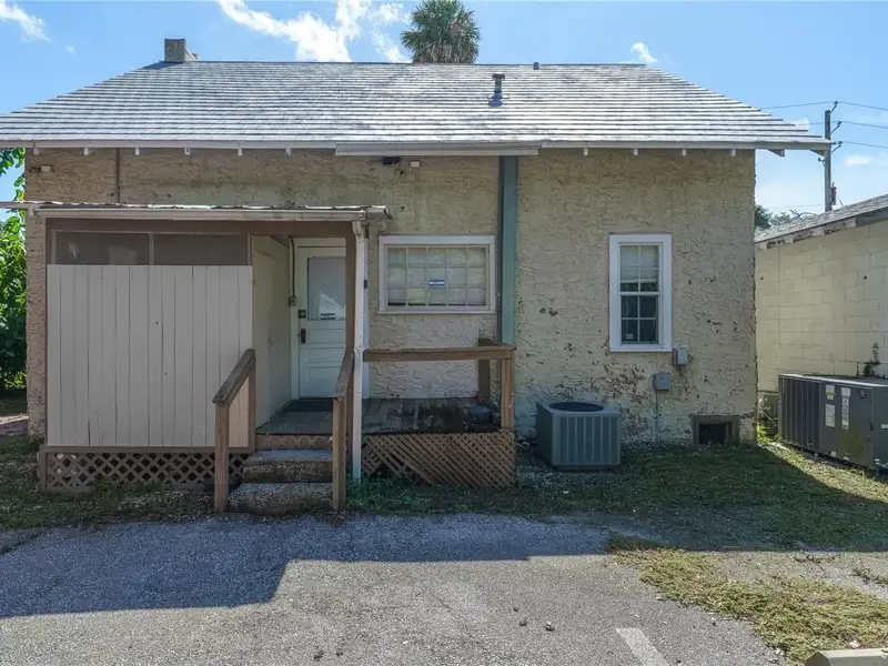Distinctive Commercial Property in Historic Uptown Mount Dora with Flexible Layout