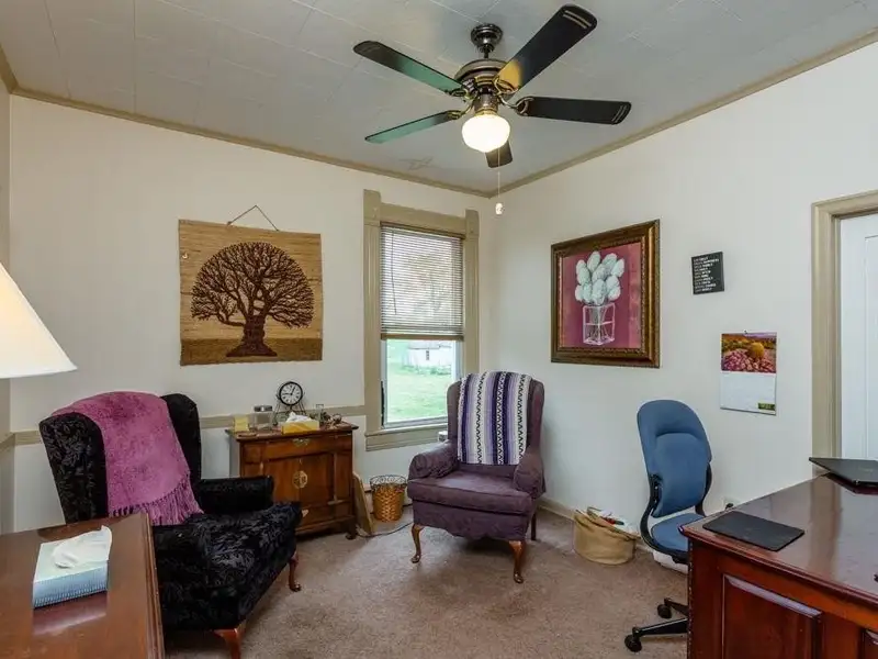 Victorian Office Space with Ada Compliance in Quaint Broadway, Ideal for Airbnb Potential