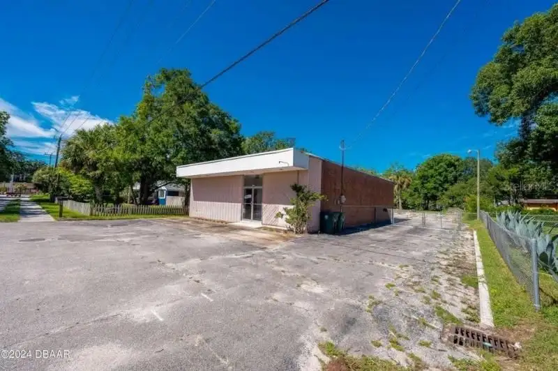 Versatile Commercial Building with Yard Space in Prime Location