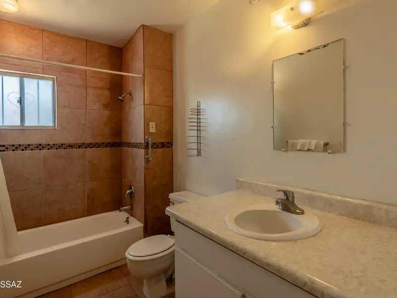 Well-maintained 18-unit Motel Near Tucson Airport with Rv Spaces and Ample Parking
