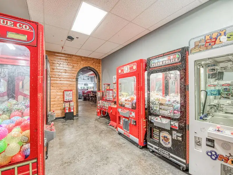 Restaurant Location for Sale with Equipment, Lease Transfer, and License in Palm & Nees Ave
