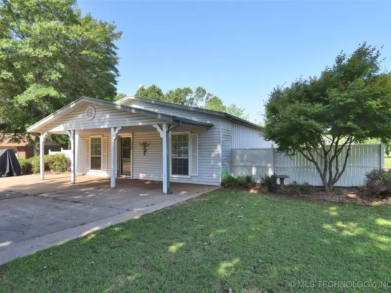 Live-work Property: 2000 Sq. Ft. Office Building with House on 1.25 Acres