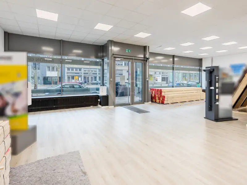 Versatile Commercial Retail Space for Sale in Prime Location with Excellent Accessibility