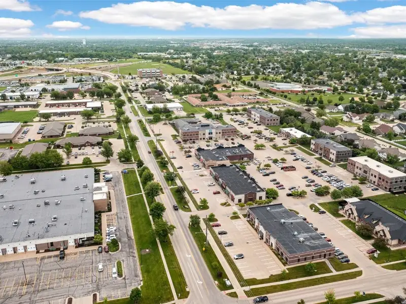 Versatile Office Building with Dual Tenant Configuration in Prime Location