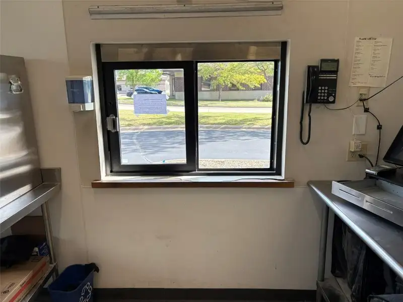 Prime Drive-thru Retail Space on Williams Boulevard Sw with High Traffic Count