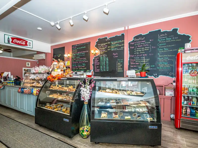 Established Coffee and Sweet Shop in Prime North Conway Village Location