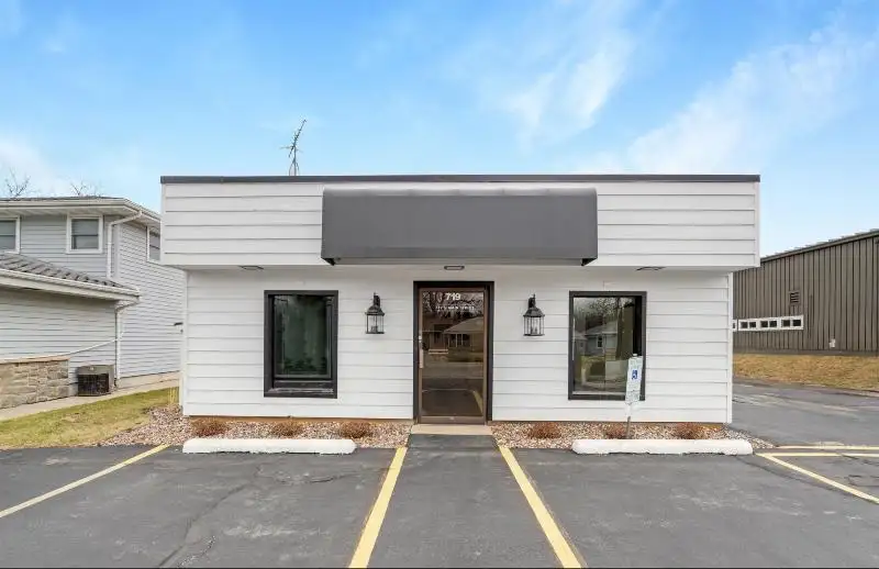 Prime Office Space with Pylon Sign on Main Street, Fond Du Lac
