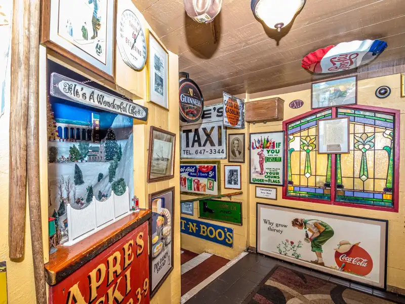 Irish Pub and Restaurant with Mountain Views on 1.64 Acres in North Conway
