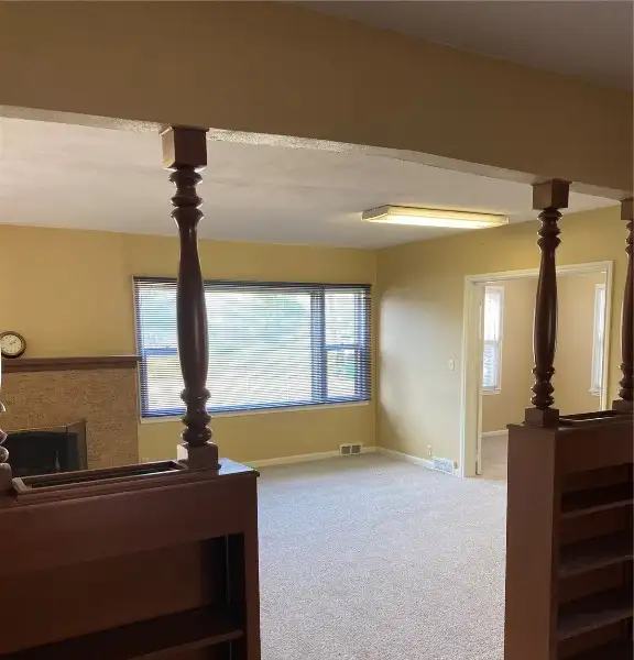 Commercial Cottage Space in Lindale Mall - Ideal for Small Business with Utilities Included