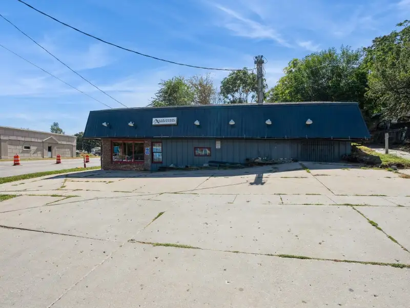Modern Commercial Office Building in Thriving Business District with 2,000 Sq Ft of Space
