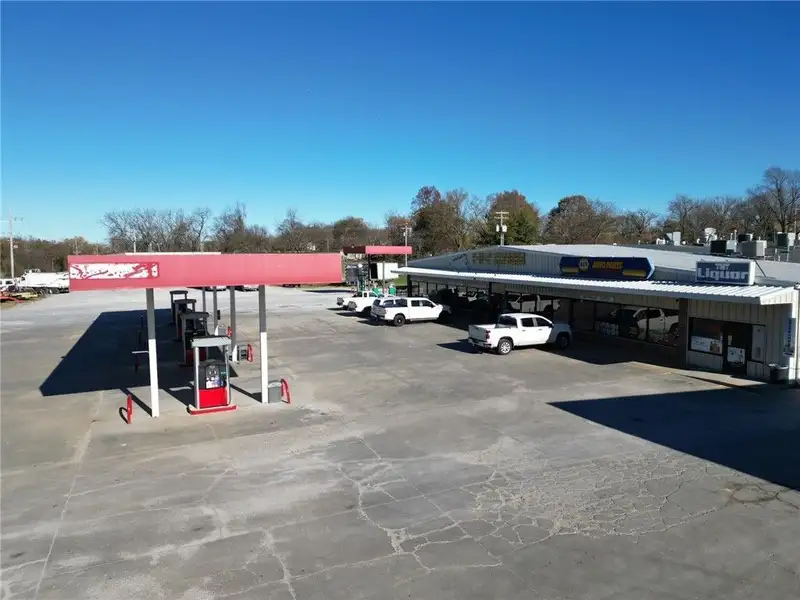 Established Truck Stop and Convenience Store with Restaurant in High-traffic Location