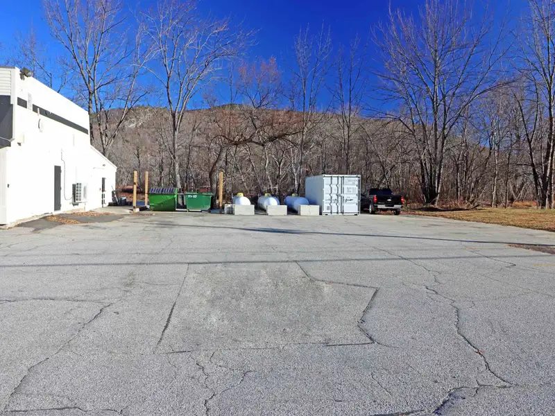 Newly Renovated Pizza and Italian Restaurant on Busy Highway with River Views