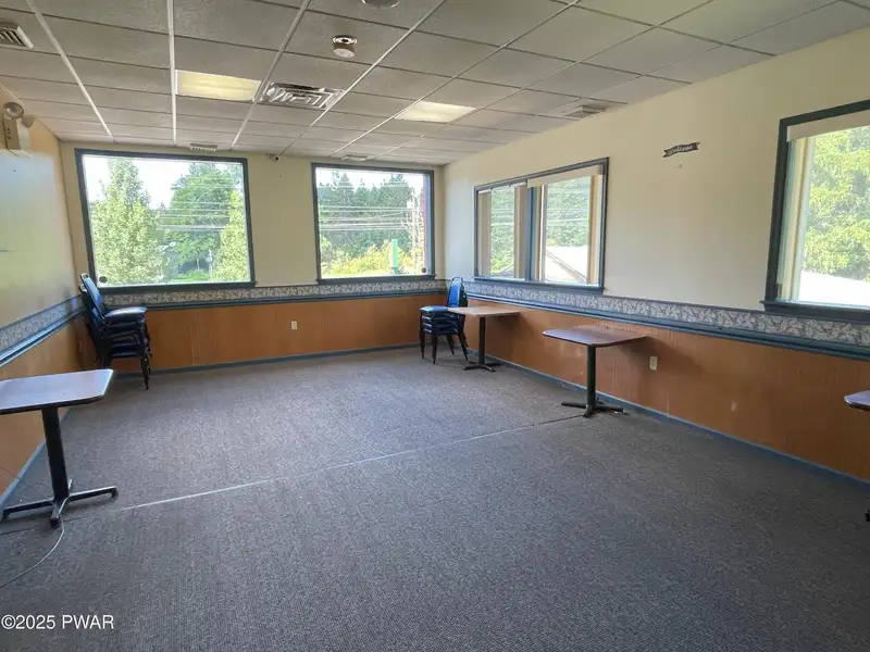 Commercial Building on 7.5 Acres in High-traffic Location Near Hamlin
