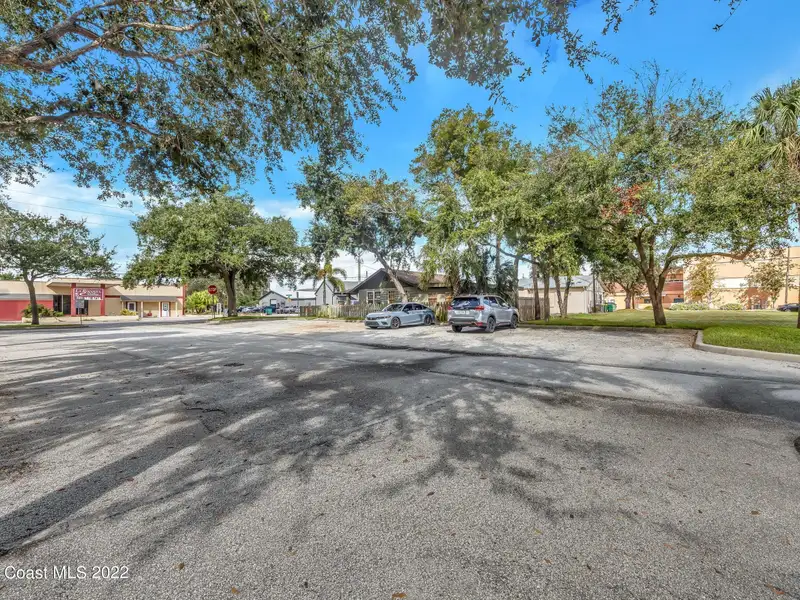 Versatile 1,092 Sq. Ft. Commercial Building Near Cocoa Village with Ample Parking