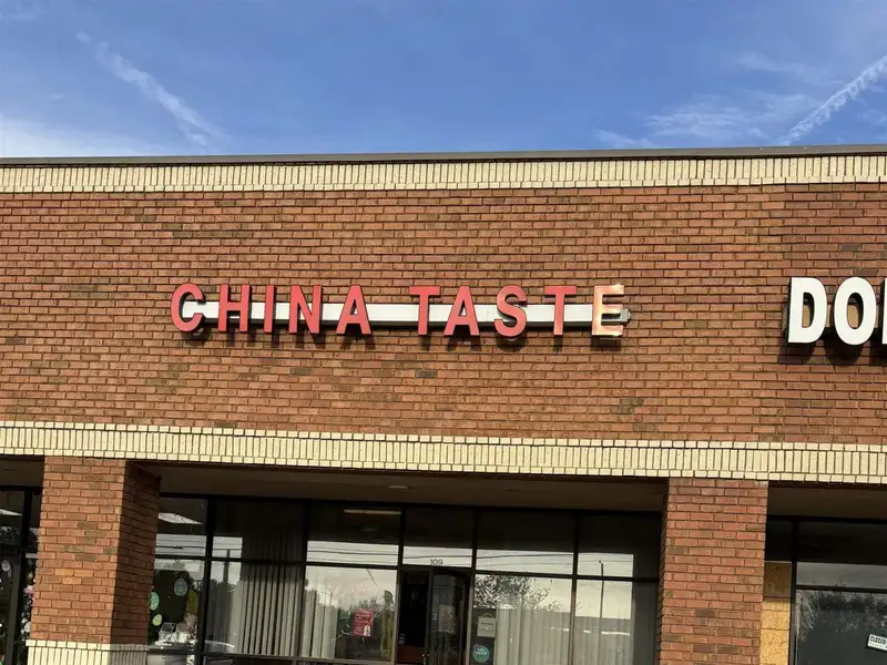 Retail Bay for Restaurant in High-traffic Area - 1400 Sf Available